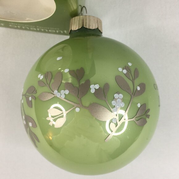 Martha Stewart Everyday Christmas Favorites Collector Ornament Green Floral 2002 - Picture 2 of 16